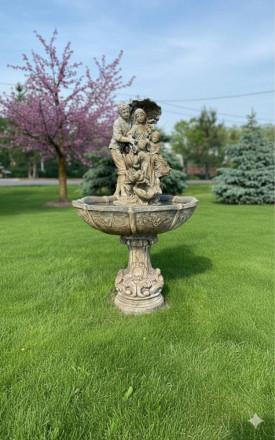 Сім'я під парасолькою